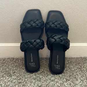 Time and Tru. Memory Foam Black Sandals Size 7